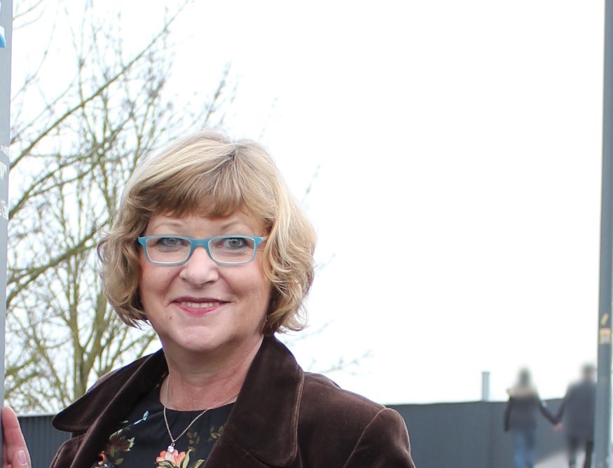 stil-60-plus-samt-und-blumen