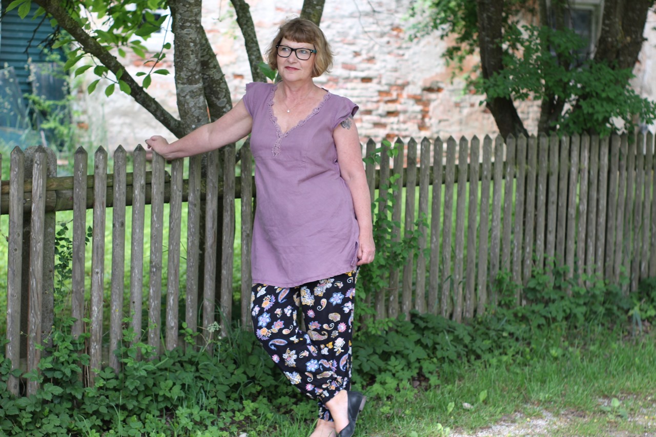 sommerlook-mit-pluderhose-60plus-style