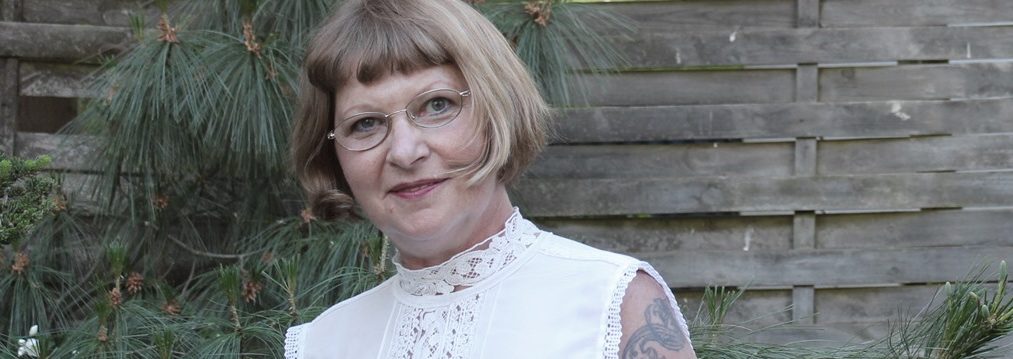 Im Garten – Rosalie und Rosen