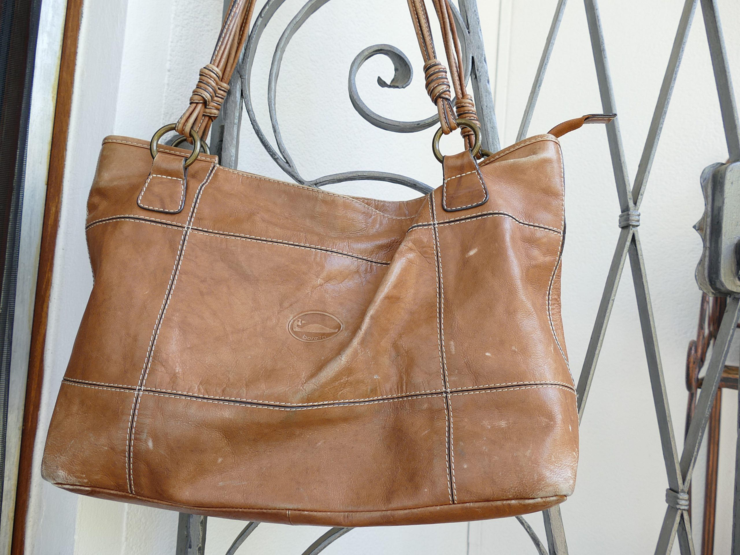 cognacbraune-grosse-ledertasche